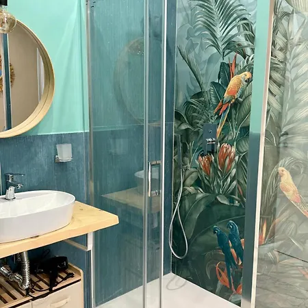 לינה וארוחת בוקר Experience Center 3*
