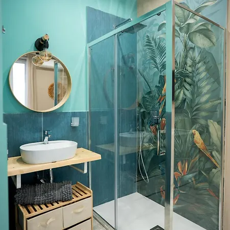 לינה וארוחת בוקר Experience Center 3*