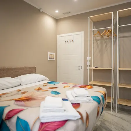 לינה וארוחת בוקר Experience Center 3*