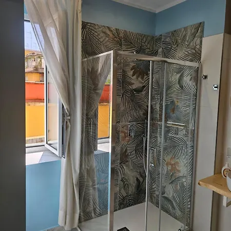 לינה וארוחת בוקר Experience Center 3*