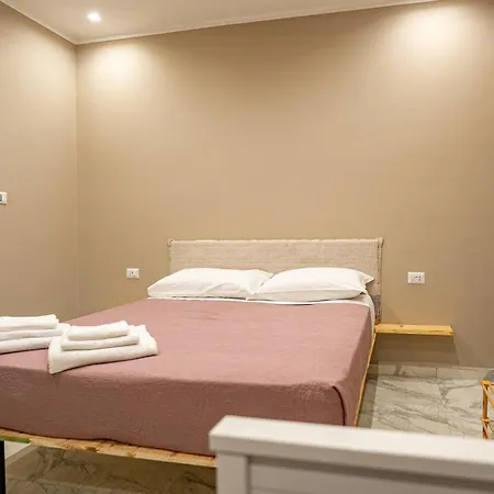 לינה וארוחת בוקר Experience Center 3*